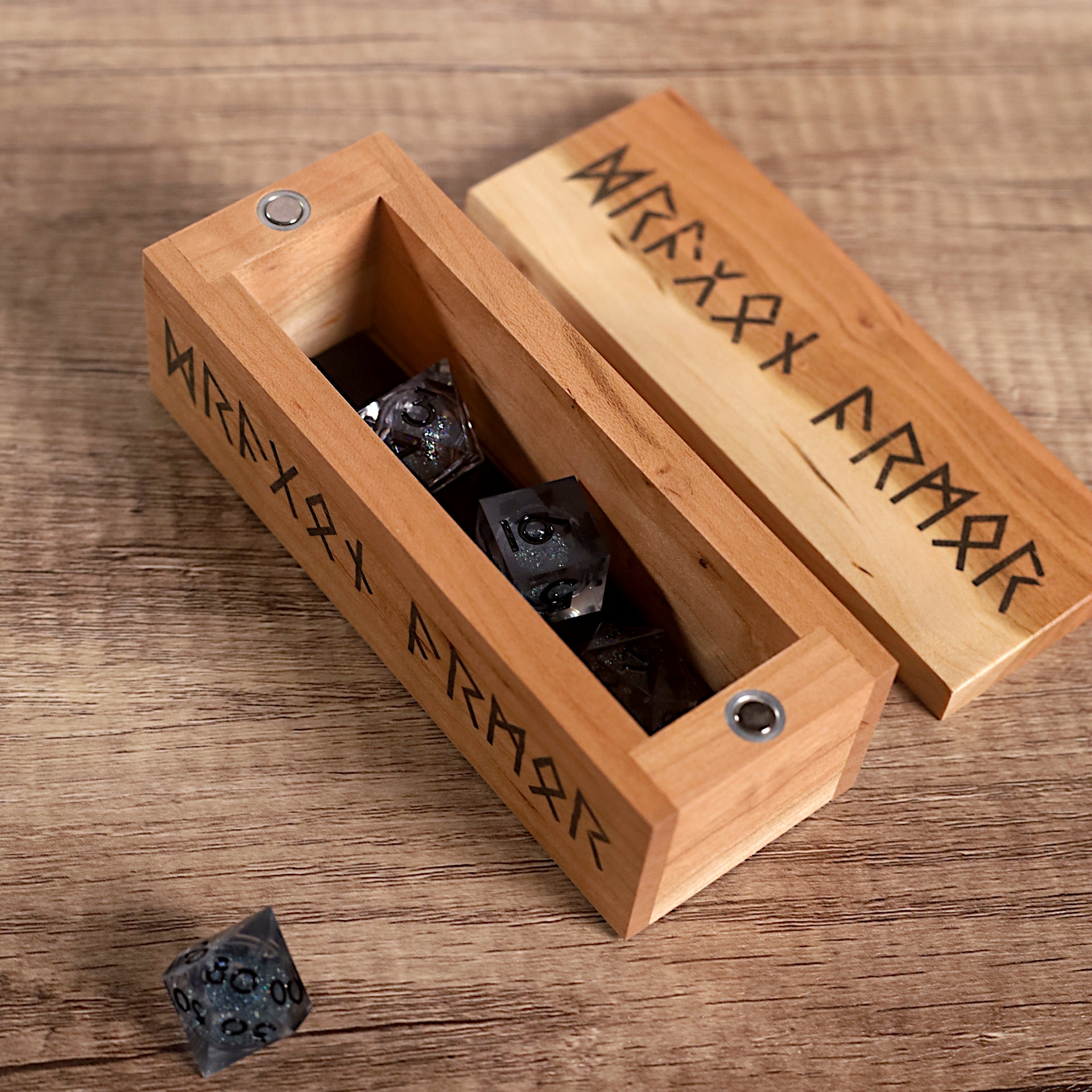 Curley cherry Dice vault, dice box,minis vault, for tabletop games like dungeons and dragons ,pathfinder, outlet rpg, made to order idem